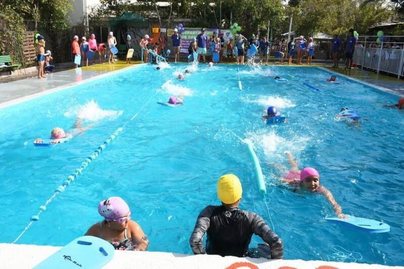 Averigua hasta que fechas puedes ir a la piscina.