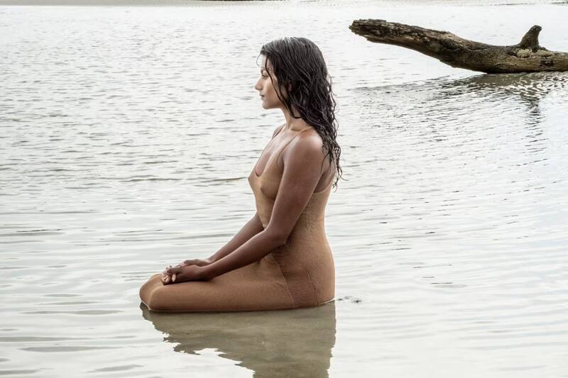 La nueva edición del calendario Pirelli retoma la esencia de una sensualidad clásica