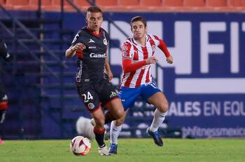 Crisis tempranera en Chivas: El "Rebaño Sagrado" no gana desde noviembre
