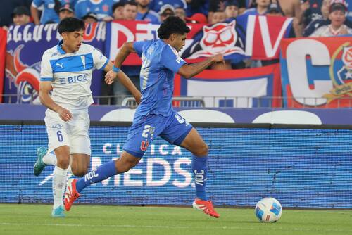 De borrado a titular: el jugador de la U que busca cambiar su historia en el Clásico Universitario. Foto: Aton.