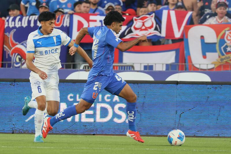 De borrado a titular: el jugador de la U que busca cambiar su historia en el Clásico Universitario. Foto: Aton.