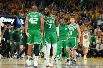 NBA: Boston Celtics tuvo un vertiginoso último cuarto y tomó ventaja en la final contra los Warriors