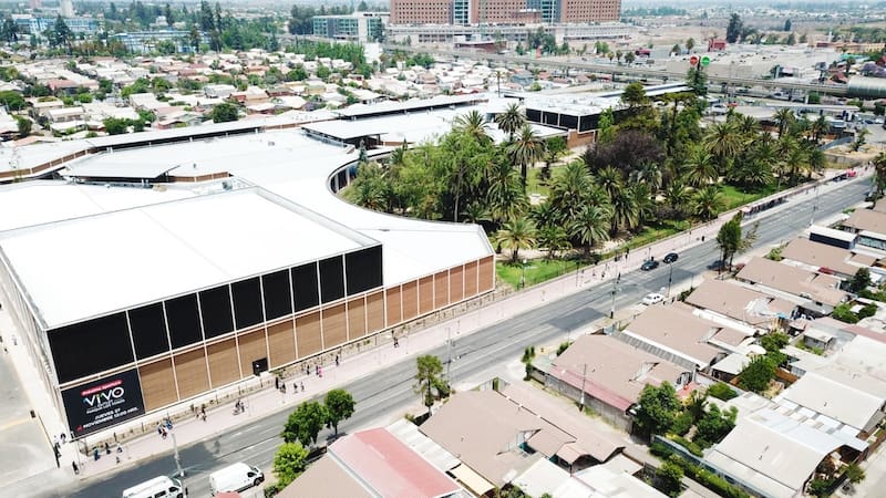 El nuevo mall fue inaugurado el jueves en la comuna de Puente Alto. Foto: Vivo Outlet