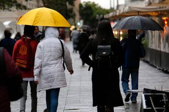Lluvias vuelven a Santiago esta semana: ¿Qué días serán y a qué sectores afectará?