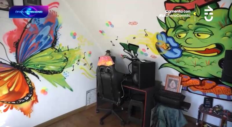 Flor de Rap graba música desde su casa.