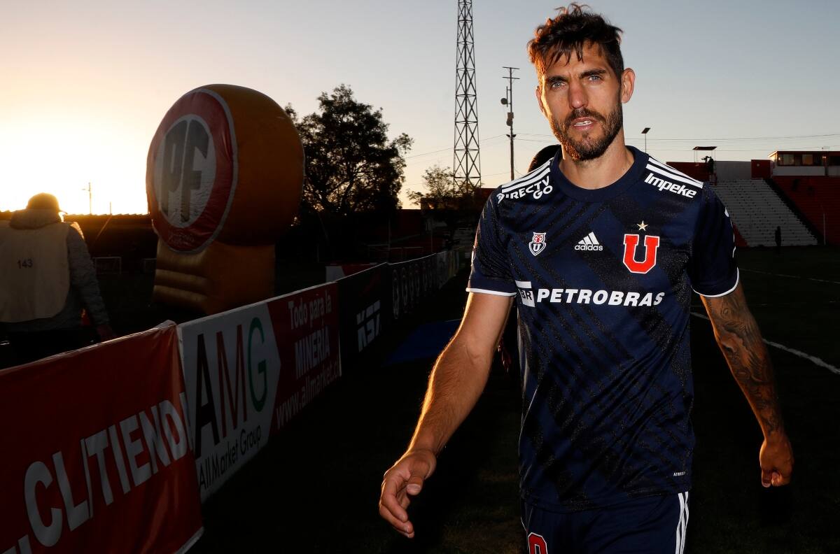 Se encontraría con un viejo "enemigo" de la U: el equipo argentino al que puede llegar Joaquín Larrivey