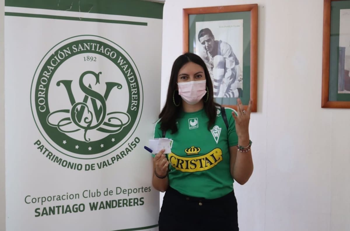 La socióloga e hincha de Santiago Wanderers que admira a Rocío Ayala y busca ser "La nueva voz del gol"