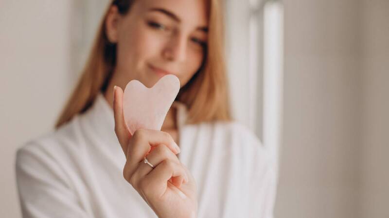 Se trata de una piedra suave y de tamaño mediano que, aplicado en masajes sobre la piel del rostro. (Foto: Freepik)