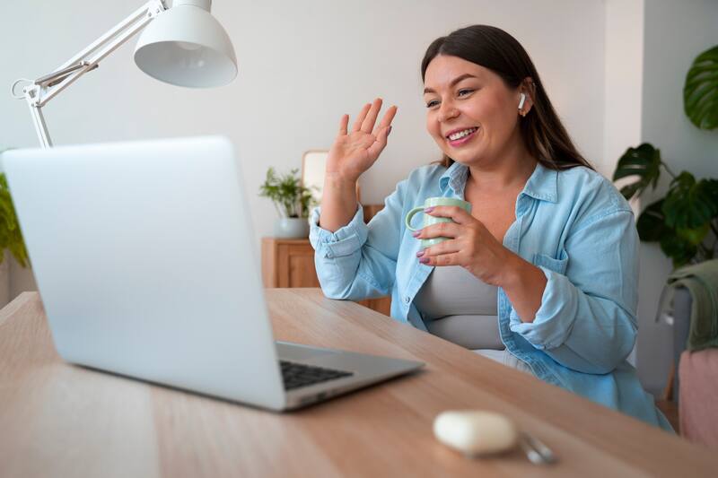 Dos chilenos armaron un portal de empleos propios para quienes buscan trabajar en empresas de todo el mundo.