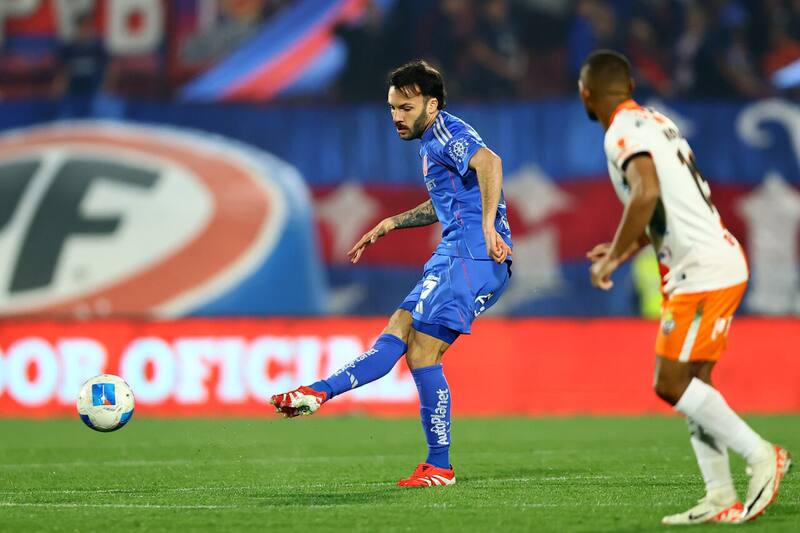 Tras ser borrado para el Superclásico, Sebastián Rodríguez deberá ponerse a punto en la U. Foto: Agencia Aton.