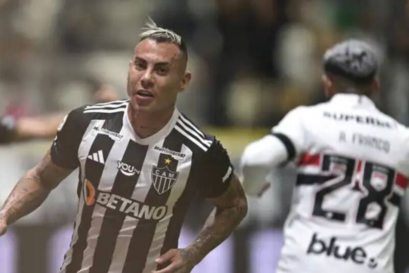 Eduardo Vargas podría jugar por Santos en 2025.
