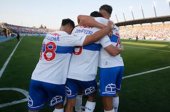 Universidad Católica prueba un refuerzo internacional: nació en Estados Unidos, se crio en Gambia y es fiel seguidor de Alexis Sánchez