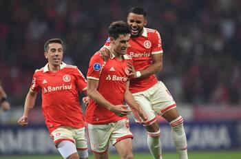 Dos figuras del Inter de Porto Alegre están en duda para enfrentar a Colo Colo por Copa Sudamericana