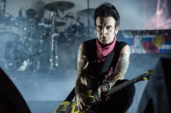 ¿Cambió de parecer? Simon Gallup anunció que sigue siendo miembro de The Cure tras supuesta renuncia