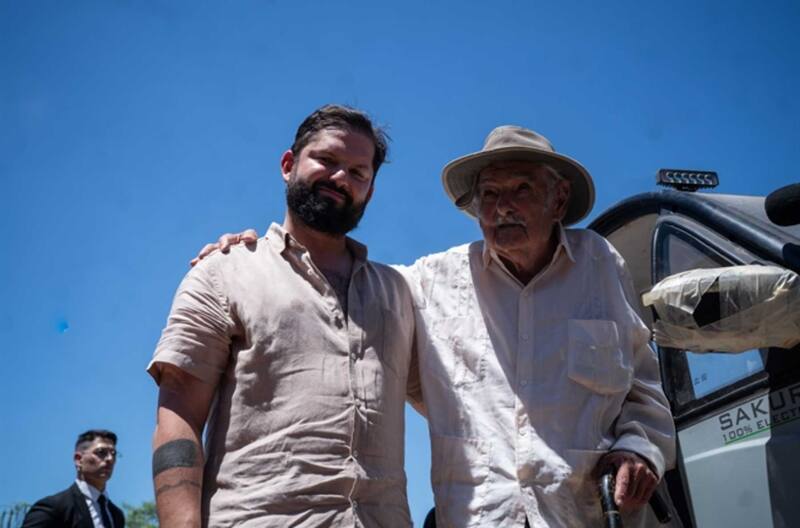 El ex mandatario fue visitado por Gabriel Boric en Montevideo.