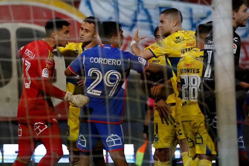 lucha para sumar nuevo partido amistoso. Se cayó Emelec.