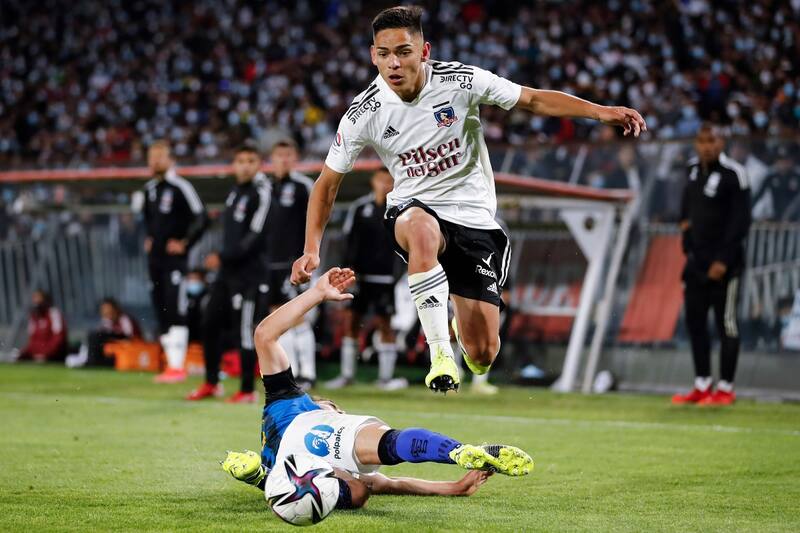 El volante formado en Colo Colo fue oficializado en España, lo que conllevó a la inmediata reacción de los albos. Foto: Aton.