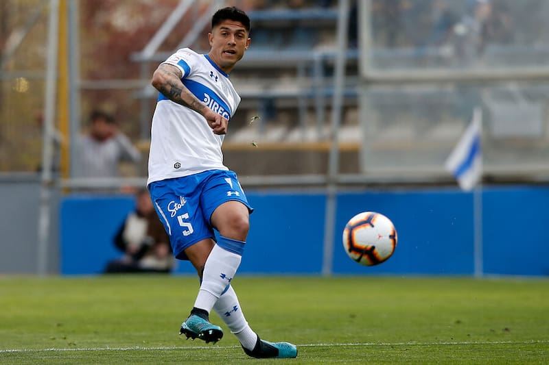 El defensor con la camiseta de la UC.