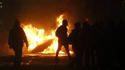 VIDEO | Violentos disturbios en Barrio Lastarria: treintena de sujetos atacaron locales comerciales en Santiago