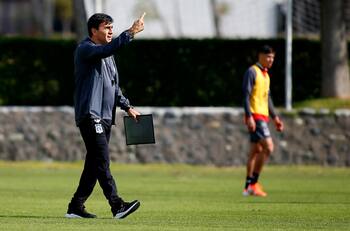 Gustavo Quinteros tiene lista la formación de Colo Colo para enfrentar a Everton