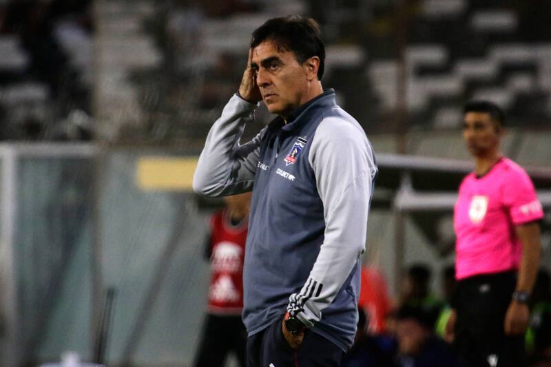 Gustavo Quinteros explicó la marginación de Darío Lezcano en Colo Colo para el Clásico ante la UC. (Foto: Agencia Aton)