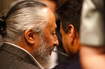 Para comprar una lujosa "pieza": Revelan escucha telefónica de Parived pidiéndole dinero prestado a traficante de fuegos artificiales