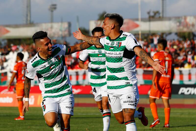 El jugador de Palestino Joe Abrigo celebra su gol contra Cobreloa
