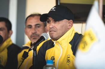 Portazo de Chupete Suazo a Deportes Concepción: aseguró a este delantero para la Primera B