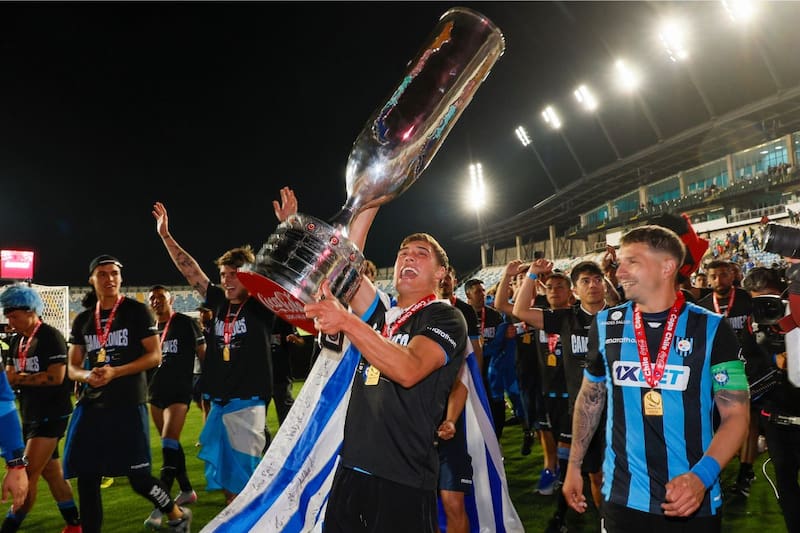 El elenco del Biobío ratifica que es el campeón sureño por excelencia del fútbol chileno. Foto: Agencia Aton.