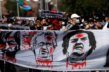 Barristas de Colo Colo llegaron a apretar al plantel al Estadio Monumental