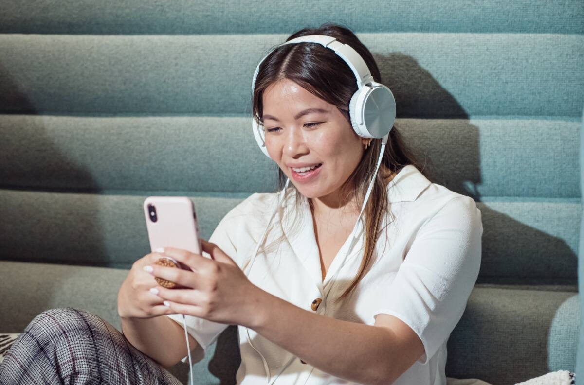 Más de mil millones de jóvenes podrían quedar sordos por cómo escuchan música: ¿Cómo evitarlo?