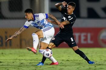 VIDEO: Jugador de Bragantino perdió un diente luego de ser agredido en partido de Copa Sudamericana