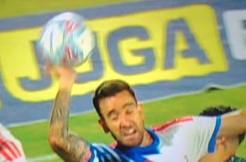 VIDEO | La mano de Matías Zaldivia que anuló el gol de la U y “salvó” a Zanahoria Pérez tras su error en Palestino