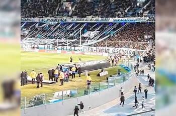 VIDEO | Hinchas de Racing ovacionaron a Nery Domínguez antes de partir a la U