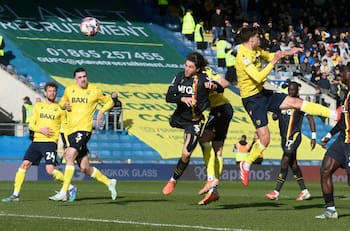 Sierralta tuvo un desafortunado regreso a la titularidad en Watford: ¿responsable del gol de la derrota?