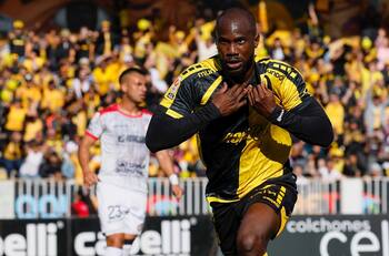 Sigue en el fútbol chileno: Cecilio Waterman sorprende en el mercado y ya tiene nuevo club