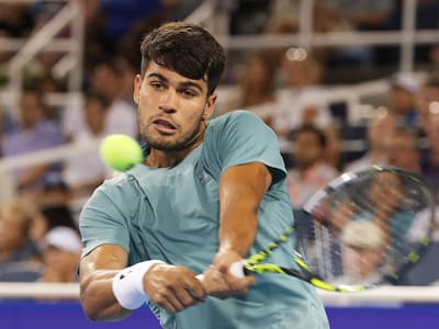 De no creer: Jannik Sinner se retira en el primer set y pierde la final de Cincinnati ante Carlos Alcaraz
