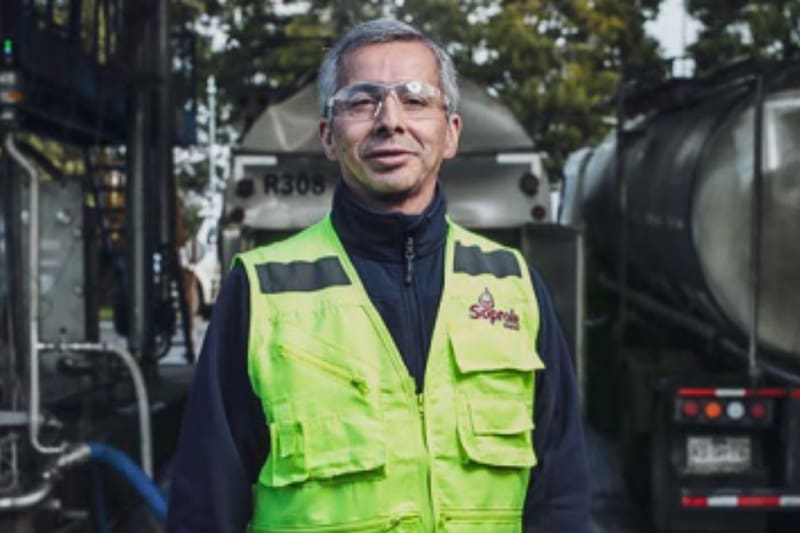 ofrece empleos en producción, mantenimiento, ventas y gestión, con oportunidades para técnicos y profesionales en distintas regiones del país.