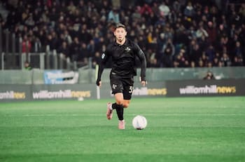 Todo mal para Felipe Loyola: se lesionó y su equipo quedó con pie y medio en el descenso