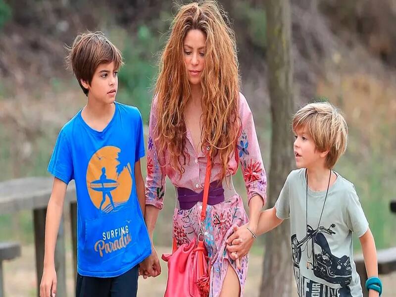 y sus hijos con Piqué, Milan y Sasha.