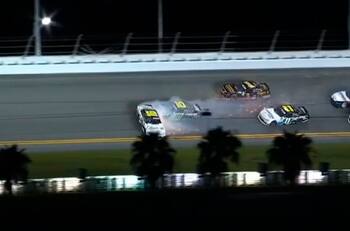 El segundo chocó al primero y ¡ganó el cuarto! El increíble final del Nascar de Daytona