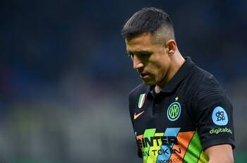 Se le hizo costumbre: la mala decisión que podría afectar a Alexis Sánchez y su futuro en Europa