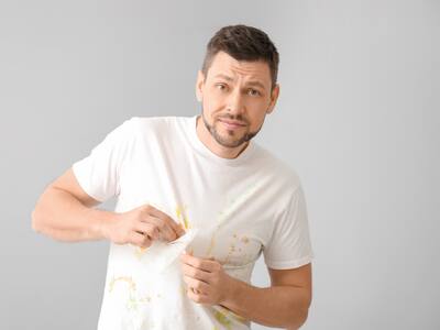 ¿Cómo quitar manchas de aceite de la ropa? Con estos dos ingredientes puedes dejar tu prenda como nueva