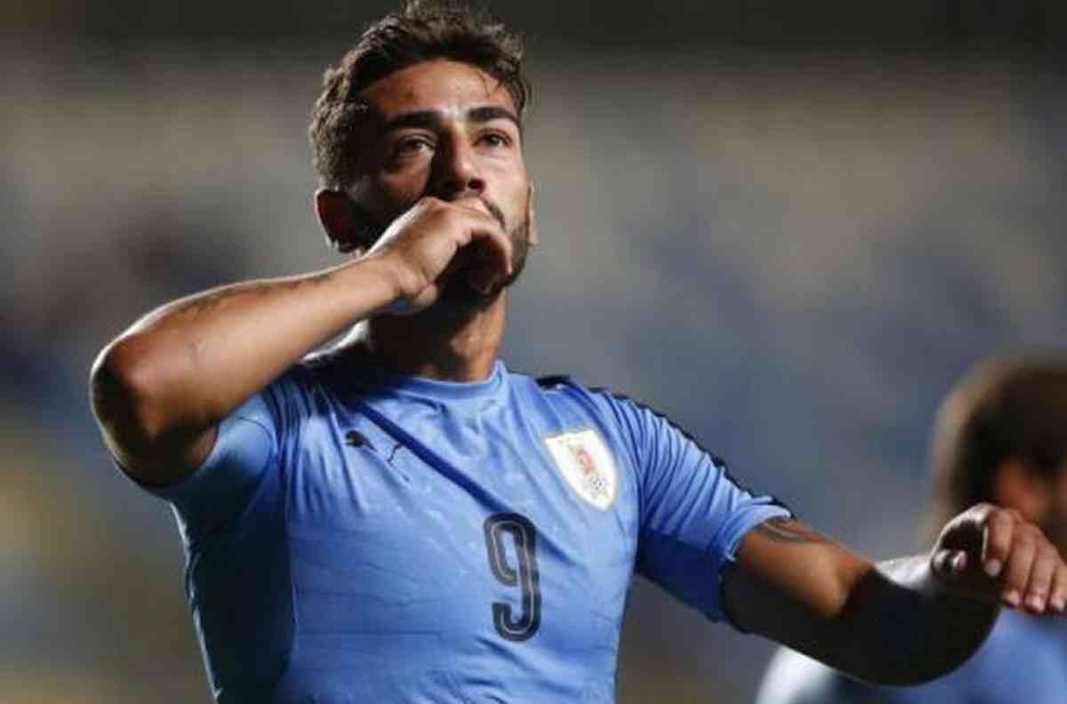 Joyita del fútbol uruguayo advierte: "Hay contactos con Colo Colo, pero ninguna oferta formal"