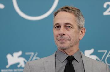 TVN contesta al duro reclamo de Alfredo Castro por pago de las repeticiones de teleseries