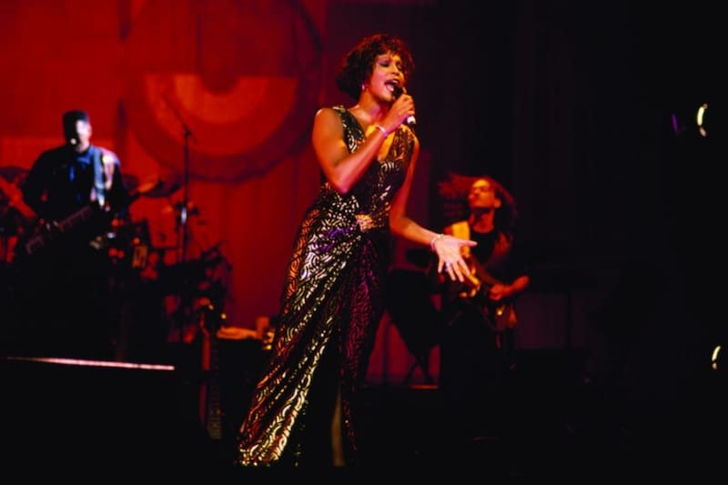 La cantante americana es considerada una de las mejores voces de la industria y de todos los tiempos. Créditos: Whitneyhouston.com