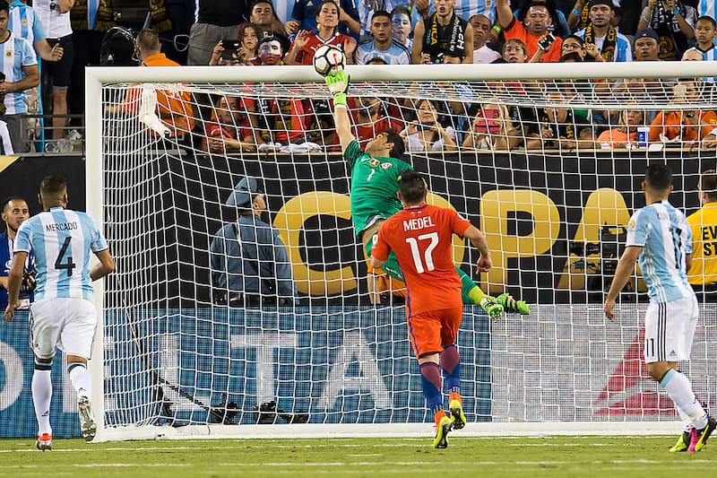 Claudio Bravo Mejores Atajadas