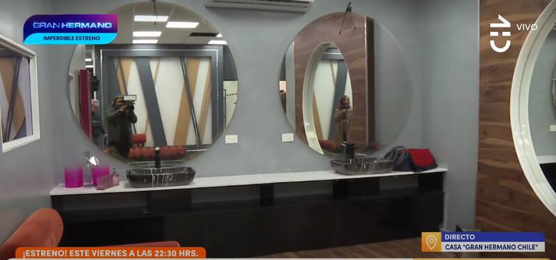 Diana Bolocco mostró los lavabos de "Gran Hermano".