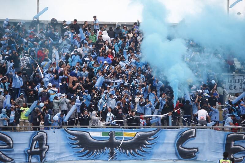 Los hinchas del conjunto de Rancagua. Foto: Agencia Aton.