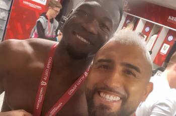 "Vendepatria": Hinchas ecuatorianos dispararon contra Felipe Caicedo por broma con Arturo Vidal
